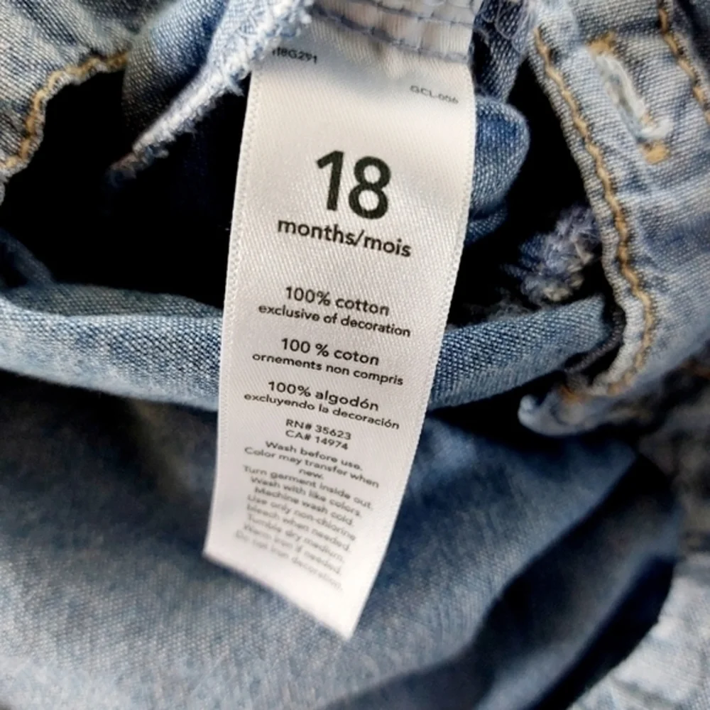 Light Wash Chambray/denim Romper Size 18‎ Months Carter's